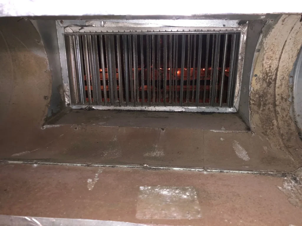 Commercial supply plenum with a register